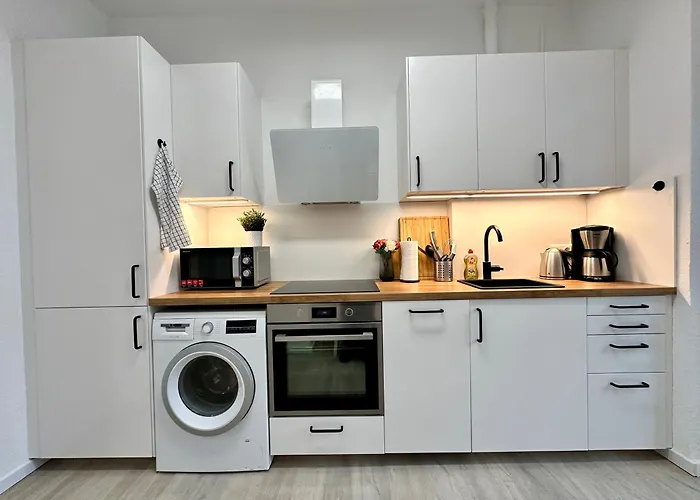 Top 2 Zimmer Altbauwohnung In Kiel Mitte 24-7 Check In
