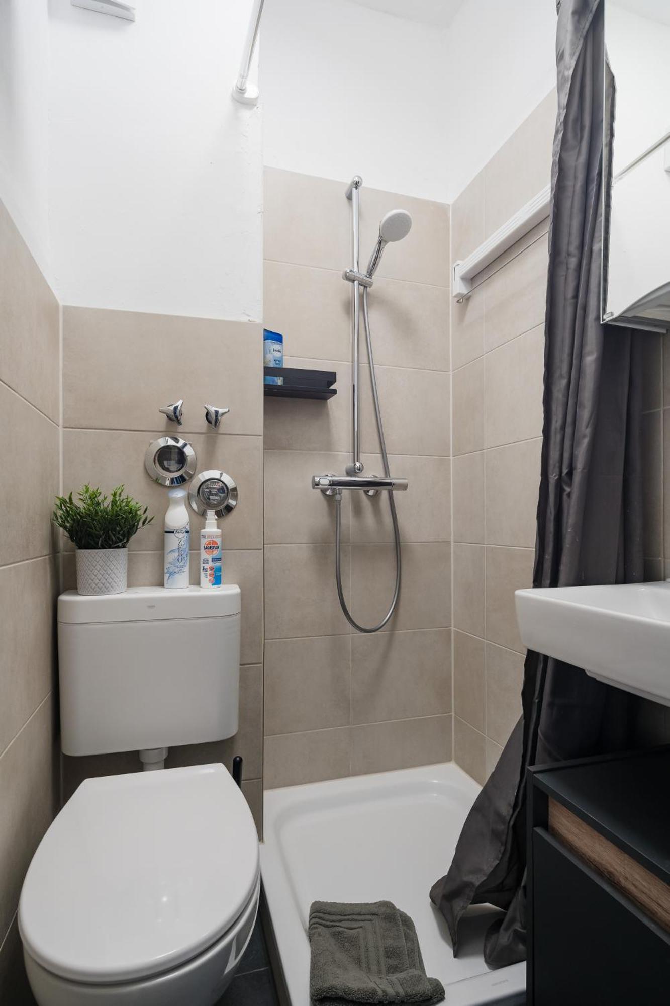 2 Altbauwohnung In Mitte 24-7 Check In Apartment